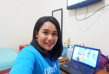 UN Volunteer Pritta Novia Lora Damanik, serving with UNICEF, stepped forward to develop psychosocial support guidelines to help teachers and students during the COVID-19 crisis. 