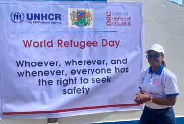 Jestina Simba, Voluntaria de las Naciones Unidas Oficial Adjunta de Programas, presta servicio en el ACNUR. Aquí se la ve durante la conmemoración del Día Mundial de los Refugiados de 2022.