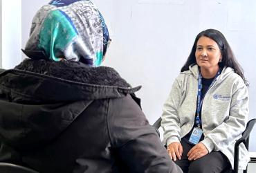 Karuna Kunwar (right), international UN Volunteer Staff Counsellor with UNAMA discusses mental health with UN personnel in Kabul. 
