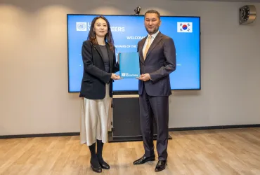 Ms. Shim Sooah, Deputy Director, United Nations Division, Ministry of Foreign Affairs of the Republic of Korea, met with Toily Kurbanov, UNV Executive Coordinator, at UNV headquarters in Bonn during the Asian Partner Roundtable.