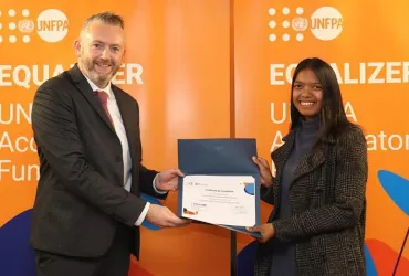 Tiavina Solomampionona Nambinintsoa was a UN Youth Volunteers with UNFPA Madagascar. Here, she is seen at the UNFPA Innovation Fair Award ceremony, where she received the Young Innovator Fellow award from Pio Smith, Chief of Staff, Office of the UNFPA Executive Director.