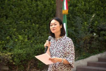 La Coordonnatrice exécutive adjointe du programme VNU, Kyoko Yokosuka, faisant son discours à l’occasion de la célébration de la Journée internationale des Volontaires à Mexico, Mexique, le 5 décembre 2022.