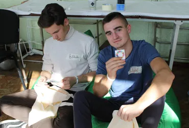 Youth participants in discussions on future and possible programme improvement with volunteers of the Speranta Tinerilor Youth Friendly Health Centre in Dondusani, Moldova.