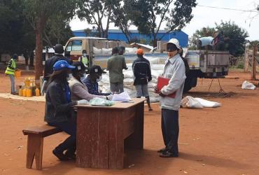 Ângela Macie, UN Volunteer Field Monitor with WFP in Mozambique, undertakes a verification activity for food distribution to displaced persons.