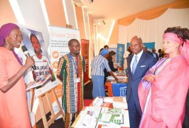 Nafissatou Seck (left), national UN Volunteer Gender and Gender-based Violence Specialist, presents UNFPA's mandate and flagship initiatives to Senegal's Minister of Foreign Affairs, Me Aissata Tall Sall, during the celebration of United Nations Day on 27 October 2022.