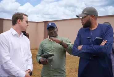 UN Volunteer, Dennis Bwala (center) speaks to representatives from the German Ministry of Foreign Affairs during a donor visit to the 152 houses built by UNDP in Jibia for the internally displaced persons. 