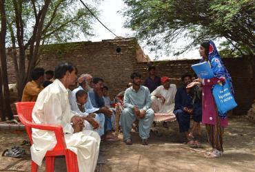National UN Youth Volunteer Fatima Rind provides civic education to urban and rural communities as part of UNDP's Strengthening Electoral and Legislative Processes project in Pakistan.