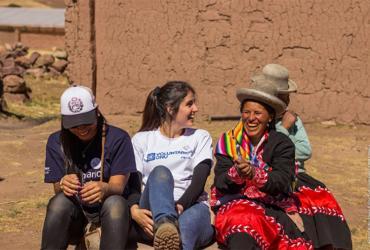 Mariana Iturrizaga (centre), a national UN Volunteer specialized in Multi-stakeholder Partnerships and Sustainable Development, serves with UNDP in Peru