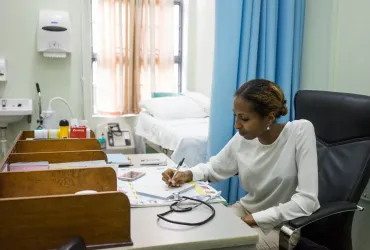 UN Volunteer Doctor Samwarit Gebremariam working at the Roy Joseph Health Centre, San Fernando, Trinidad and Tobago.