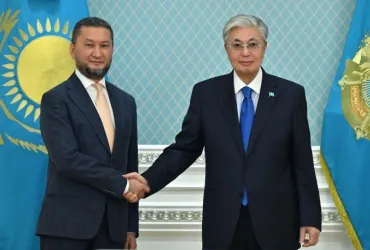 President Kassym-Jomart Tokayev (right) met with United Nations Volunteers (UNV) Executive Coordinator Toily Kurbanov in Astana on 20 August 2026.