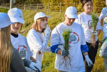 Volunteers in the 'Let's Do It' climate campaign in Bosnia and Herzegovina. Photo referenced in the 2026 SWVR.
