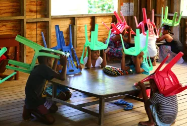 The first tsunami drill at schools in the Solomon Islands mobilized nearly 400 students and teachers, testing emergency management plans and newly constructed evacuation routes.
