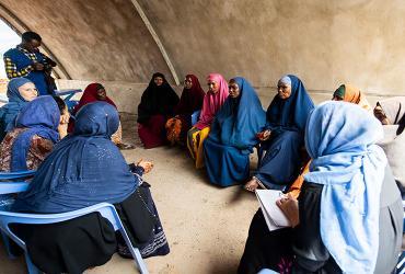 Leena Saarinen (Finland, first on the left) serves as a UN Youth Volunteer Support Officer with the Durable Solutions Programme of the International Organization for Migration in Somalia. Here, she engages with women, youth and partners in Baidoa.