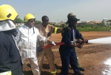 UN Volunteer Khurshid Dilresh (second from left) carries out basic firefighting training for Fire Safety Assistants.