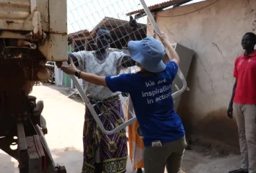 At Bor State Hospital, beds, like many other items, are in short supply. UN Volunteers serving with UNMISS decided to make a valuable contribution towards increased access to healthcare. 