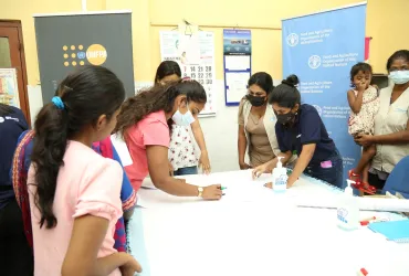 UN Community Volunteer Peer Educators conduct community mapping with the beneficiaries of the Nagaswatte community in Sri Lanka.