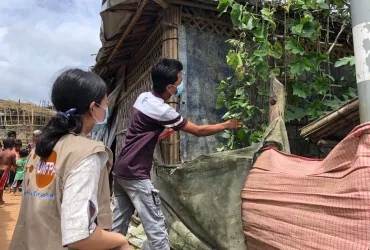 UN Volunteer Pragna Chakma provides micro-gardening support to youth at Rohingya Camps in Bangladesh.