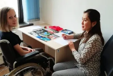 A consultation by UN Community Volunteer Psychologist Diana Beisova (right).