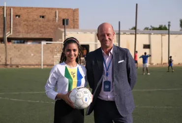 Sudan Women’s Football Team mid-fielder and UN Volunteer Azhar Sholgami (left) and UNDP Sudan’s Resident Representative Yuri Afanasiev (right)
