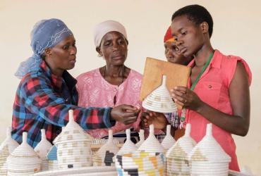 The UN Refugee Agency helps refugee artisans access decent work opportunities.