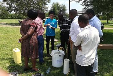 UN Volunteer Hodaka Kosugi provided technical support to health workers to disinfect water using chlorine solutions for Ebola infection prevention and control in Ntroko District, Uganda.