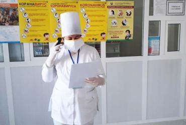 Kurbanbaeva Shukurjan, health volunteer from Navruz Village, Uzbekistan, works via Telegram messenger and calls families in her community to explain measures to prevent the spread of coronavirus infection. 