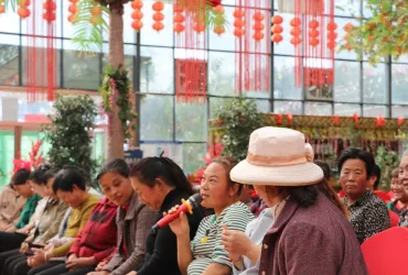 A training session in Qinghai province to equip local rural women with renewable energy skills, e-commerce knowledge and how to apply for government funding. 