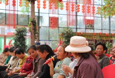 A training session in Qinghai province to equip local rural women with renewable energy skills, e-commerce knowledge and how to apply for government funding. 