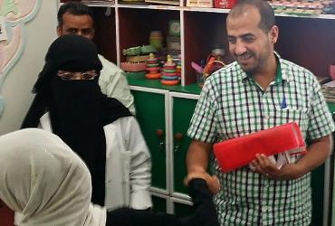 UN Volunteer Ghassan Alsanabani visiting a centre for children with special needs in Amran Governorate, Yemen.