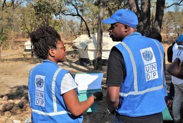 UN Volunteers with UNTFHS promote human security through sustainable resettlement in Zambia.
