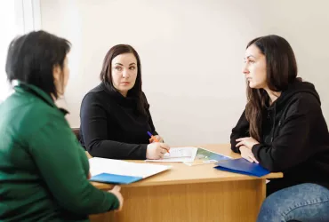 Hanna Chepil, UN Community Volunteer with UNDP Moldova, is engaging with war-affected communities and Ukranian refugees to assess their needs.
