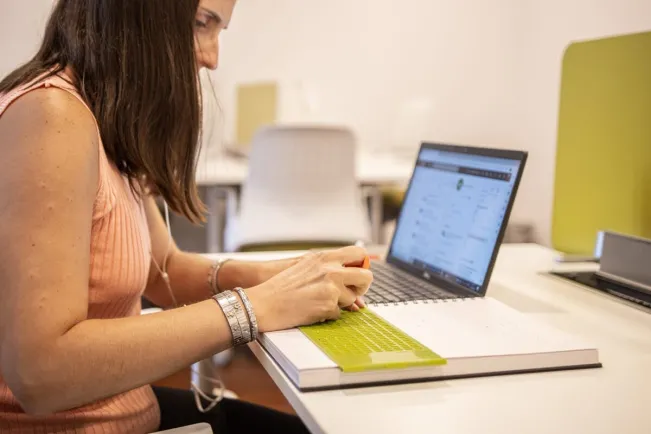 Tatiana Vasconcelos Da Cruz: Turning on the light through accessible communications